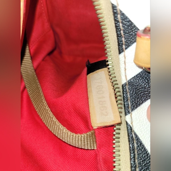 Dooney and Bourke Chevron leather bag - Picture 8 of 16